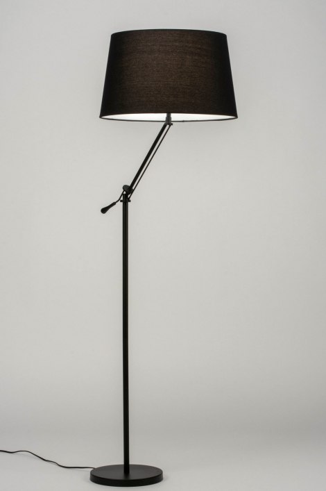 Stojací designová černá lampa La Venta Black