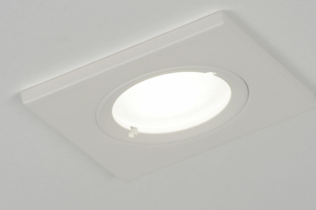 Zápustné koupelnové LED svítidlo z bíle lakovaného hliníku
