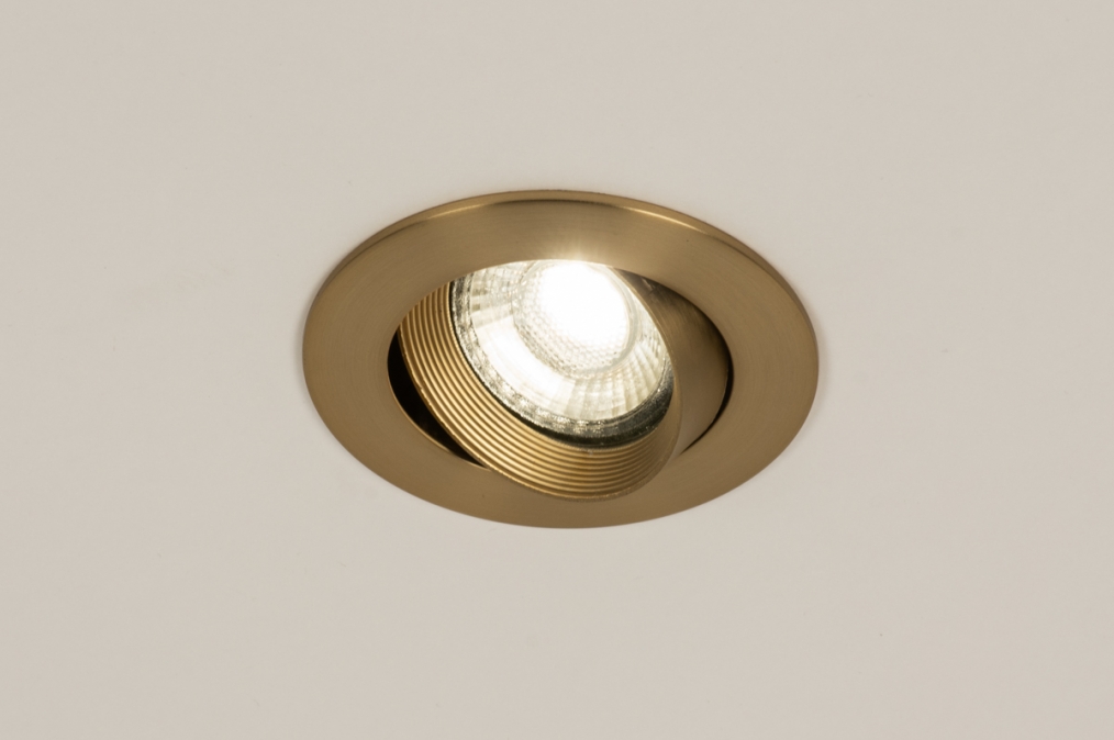 Podhledové kulaté svítidlo do sádrokartonu ve zlaté barvě