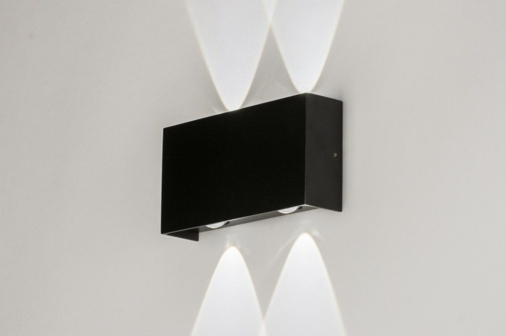 Nástěnné koupelnové černé LED svítidlo Corte Black